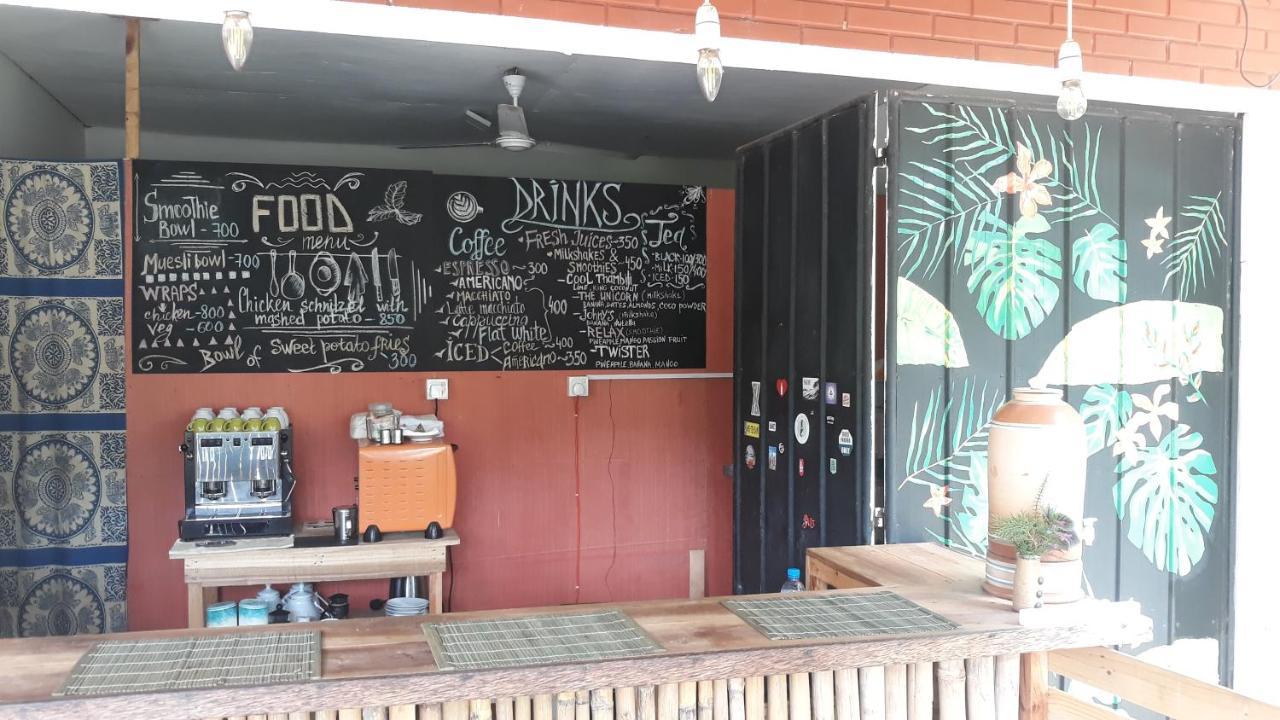 Coco Hostels - เวลิกามา ภายนอก รูปภาพ